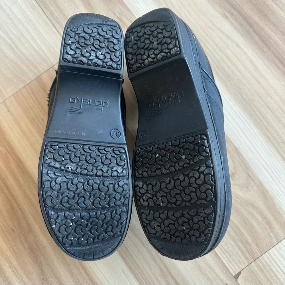 Dansko shoes - Picture 3 of 5